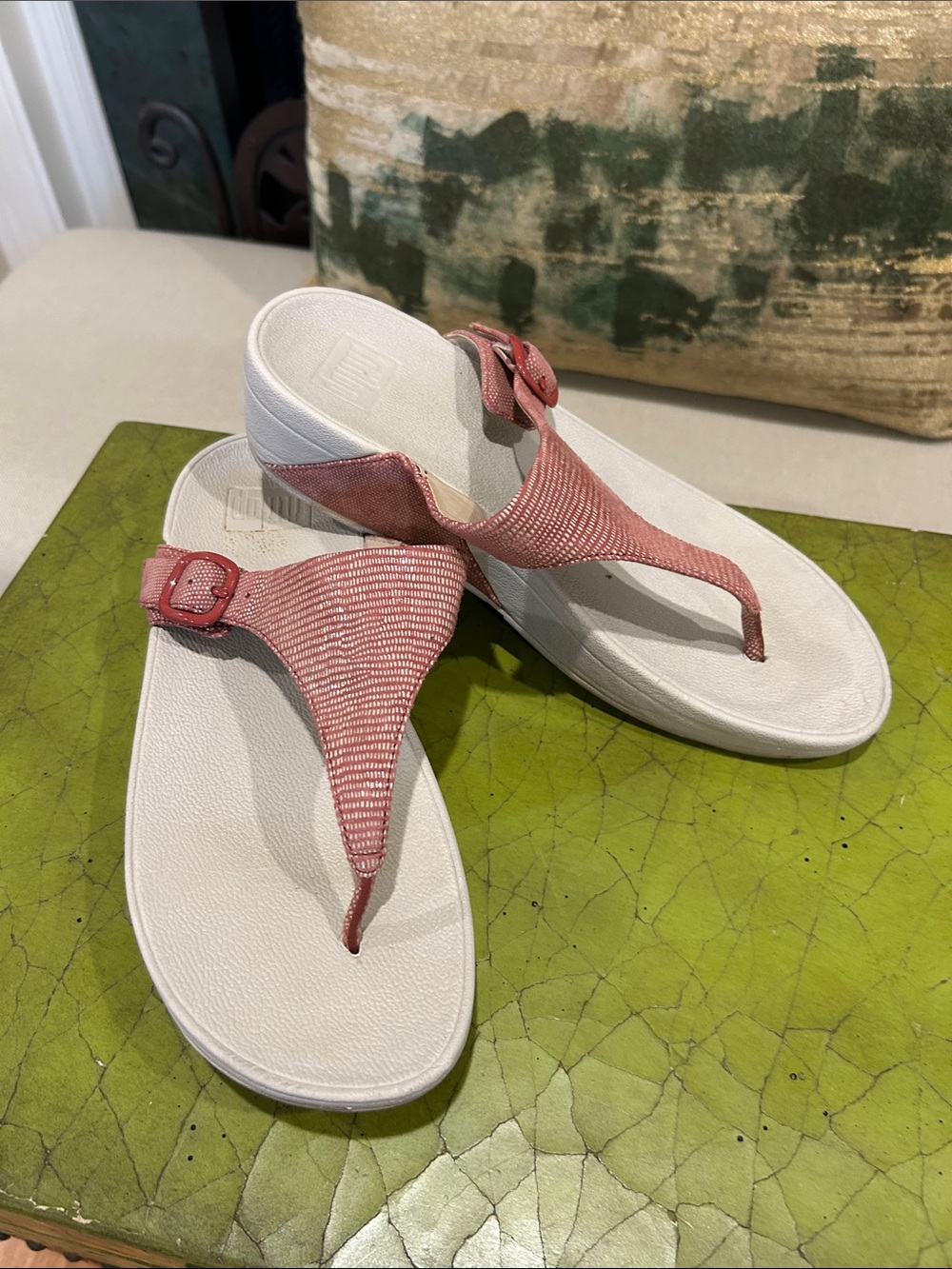 Fitflops Women's red & cream Textured Thong Sandals with Cushioned Footbed - Picture 3 of 4
